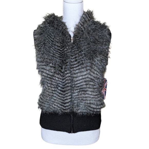 MISS LONDON Faux Fur Vest with Hood NEW - Picture 3 of 8